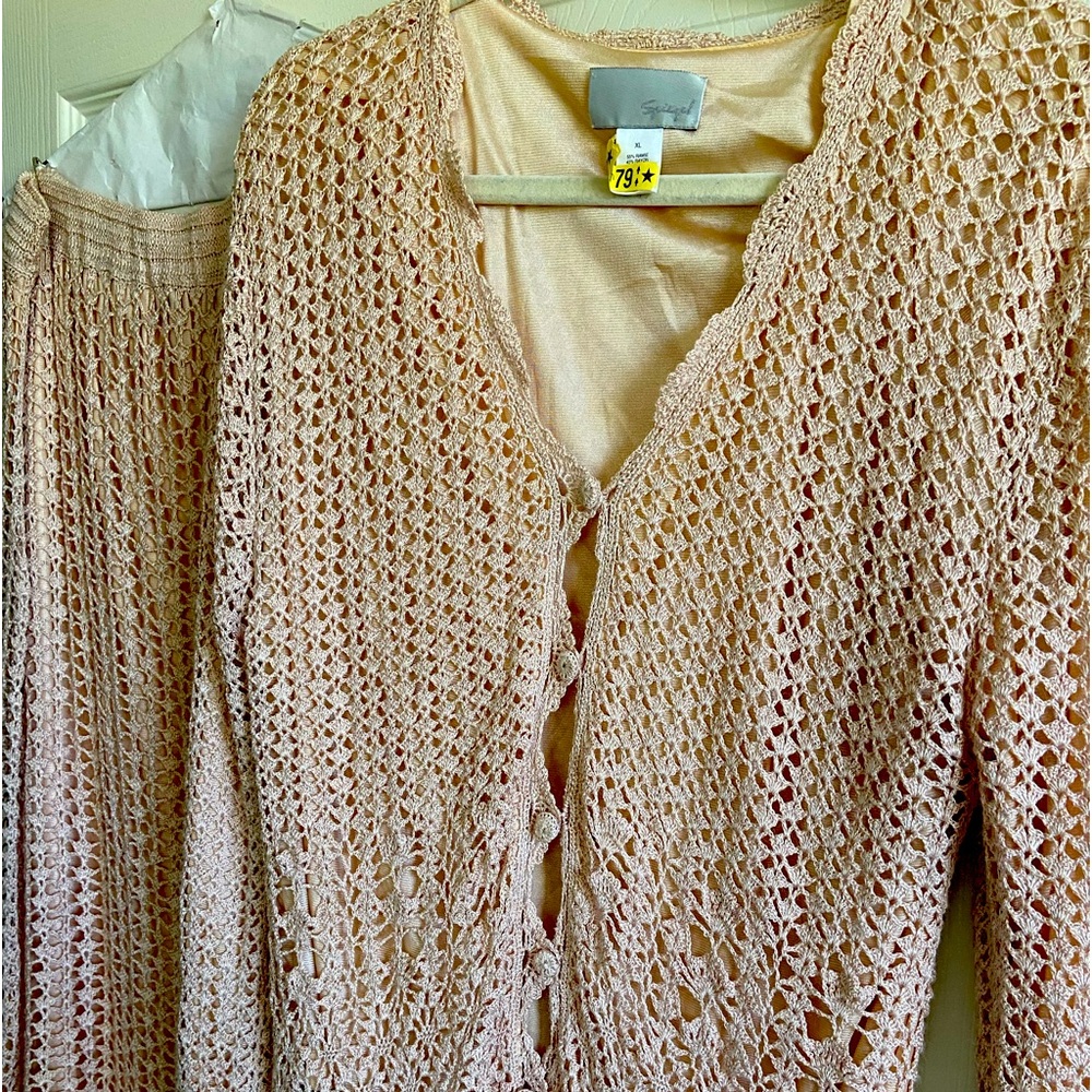 2-piece crochet skirt and top lined!